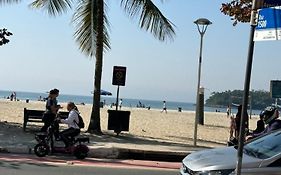 Apartamento na quadra mar
